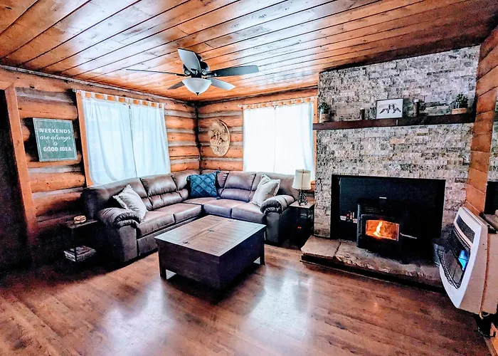 Cozy Cub Log Cabin - Year Round Tranquil Beauty