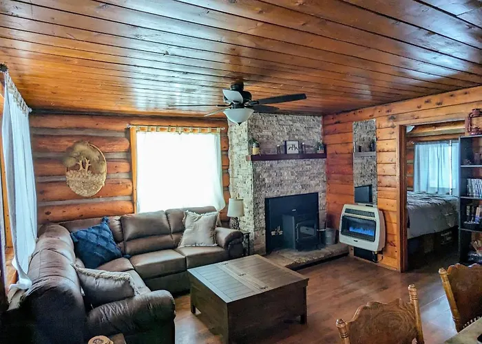 Cozy Cub Log Cabin - Year Round Tranquil Beauty