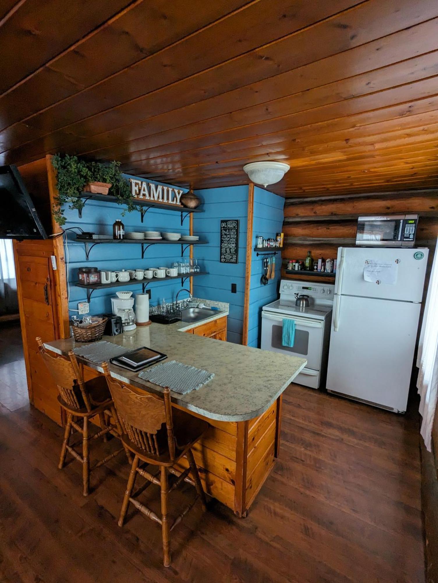 Cozy Cub Log - Year Round Tranquil Beauty Pinetop-Lakeside