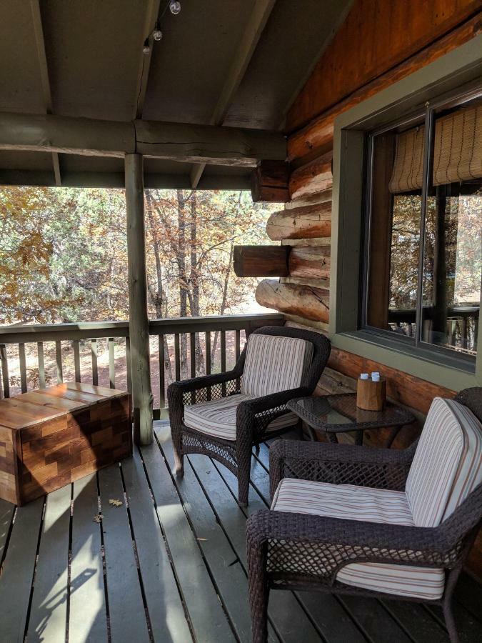 Cozy Cub Log - Year Round Tranquil Beauty